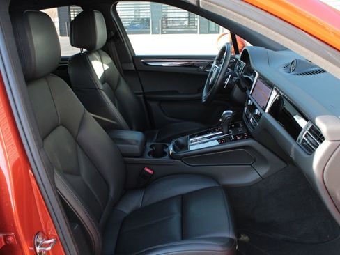 Used 2023 Porsche Macan image 25