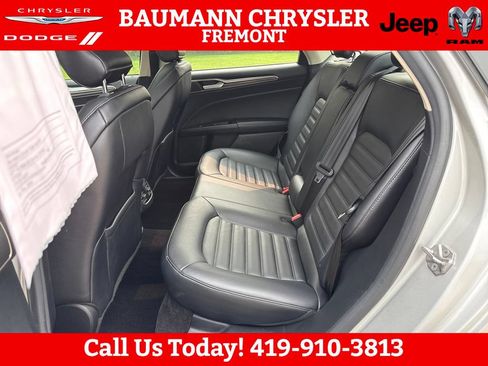 Used 2017 Ford Fusion SE FWD image 24