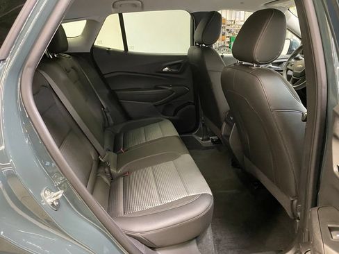 Used 2025 Chevrolet Trax LT FWD image 10