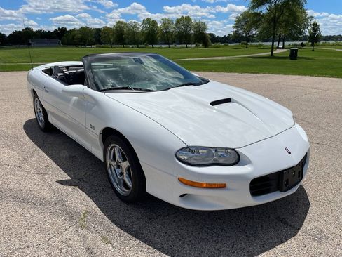Used 2002 Chevrolet Camaro Z28 w/ SS Performance/Appearance Pkg RWD image 43