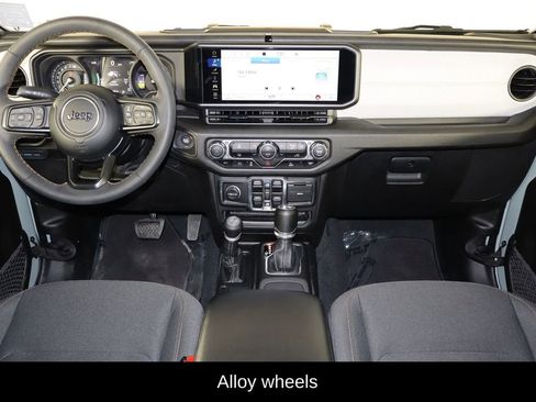 Used 2024 Jeep Wrangler Unlimited AWD/4WD image 13