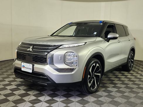 Used 2022 Mitsubishi Outlander ES AWD/4WD image 3