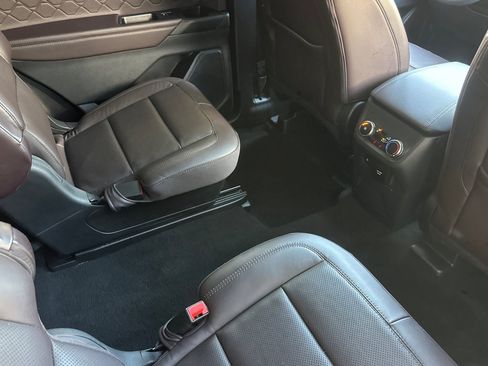 Used 2025 Ford Explorer Platinum w/ LUX Leather Package AWD/4WD image 32