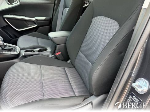 Used 2025 Kia Soul LX w/ LX Technology Package FWD image 21