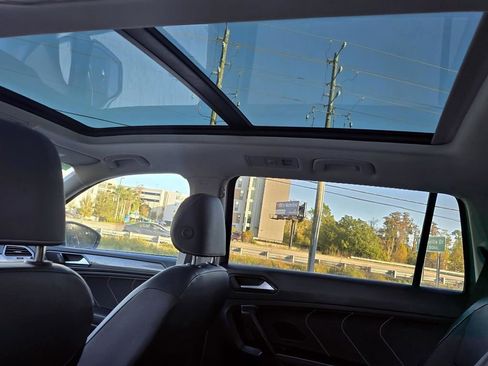 Used 2024 Volkswagen Tiguan SE image 29