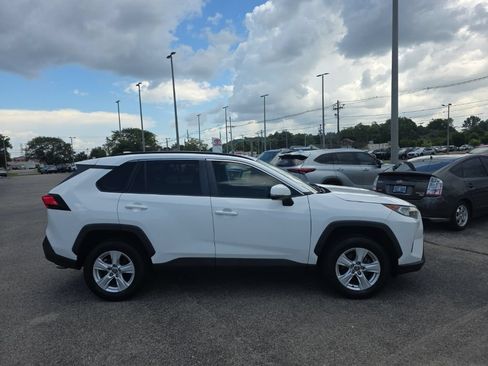 Certified 2021 Toyota RAV4 XLE w/ Convenience Package FWD image 4