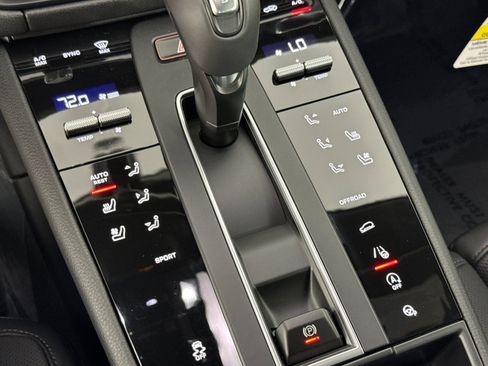 New 2026 Porsche Macan image 24