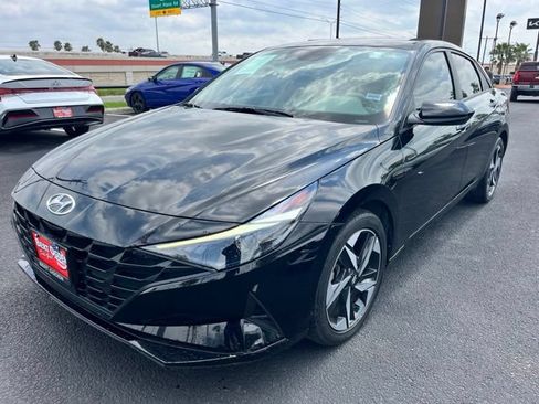 Used 2023 Hyundai Elantra SEL w/ Convenience Package FWD image 3