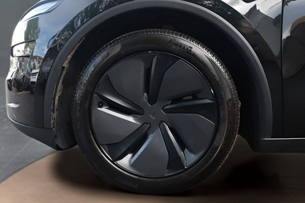 Used 2026 Tesla Model Y Long Range RWD image 6