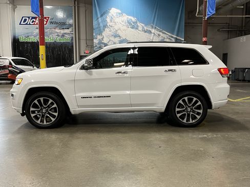 Used 2018 Jeep Grand Cherokee Overland AWD/4WD image 2