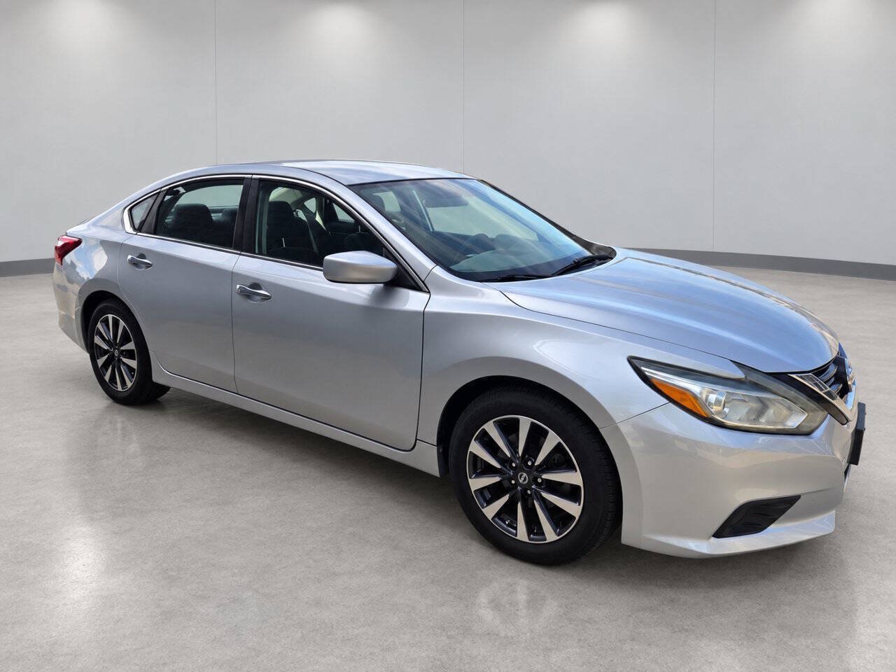Used 2017 Nissan Altima 2.5 SV FWD image 4