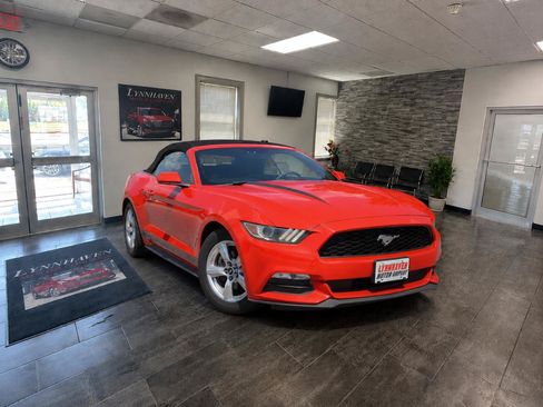 Used 2015 Ford Mustang Convertible RWD image 5