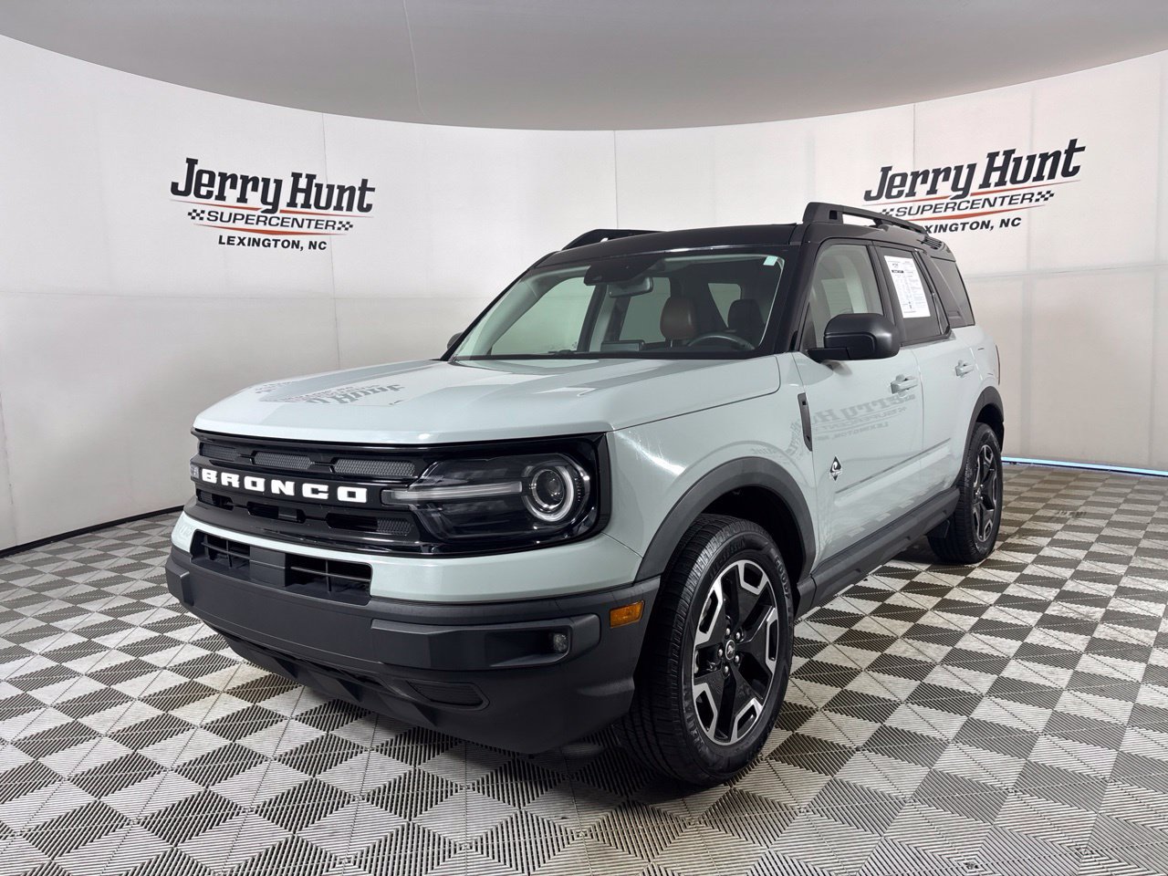 Used 2022 Ford Bronco Sport Outer Banks w/ Tech Package AWD/4WD image 1