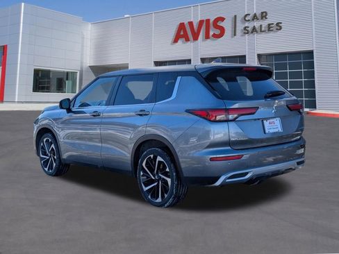 Used 2024 Mitsubishi Outlander SE AWD/4WD image 3