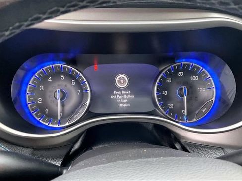 Used 2021 Chrysler Pacifica Touring-L FWD image 13