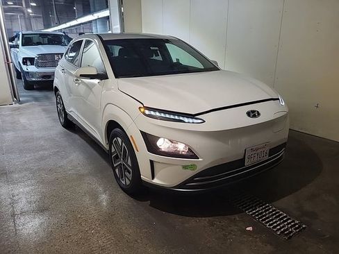 Used 2023 Hyundai Kona SE image 1