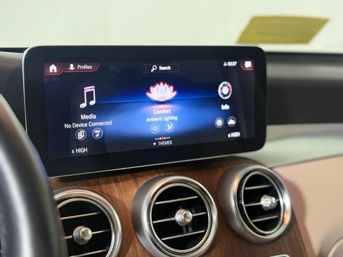 Used 2022 Mercedes-Benz GLC 300 4MATIC w/ Premium Package Lite image 13