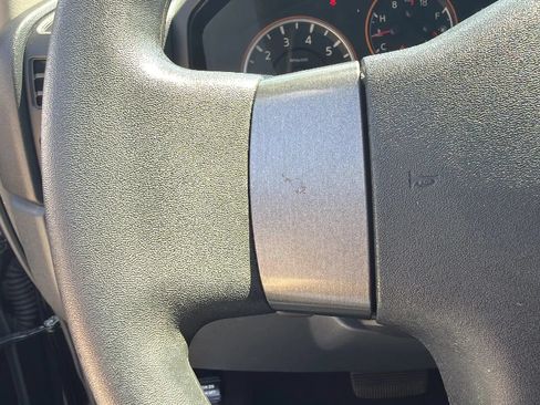 Used 2009 Nissan Titan SE RWD image 16