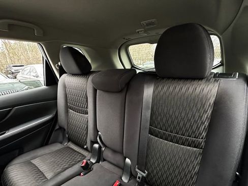 Used 2017 Nissan Rogue SV w/ SV Premium Package image 13