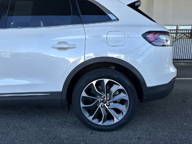 Used 2023 Lincoln Nautilus Reserve AWD/4WD image 10
