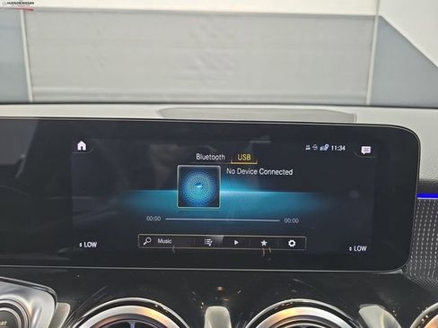 Used 2022 Mercedes-Benz GLB 250 4MATIC image 33