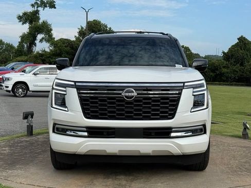 Used 2025 Nissan Armada Platinum w/ Convenience Package RWD image 2