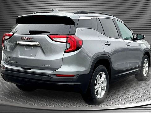 Used 2024 GMC Terrain SLE w/ Driver Convenience Package image 6