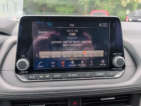 Used 2024 Nissan Rogue SV FWD image 10