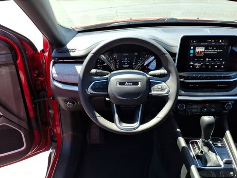 Used 2025 Jeep Compass Latitude AWD/4WD image 14