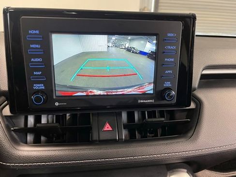 Used 2022 Toyota RAV4 XLE w/ Convenience Package FWD image 28