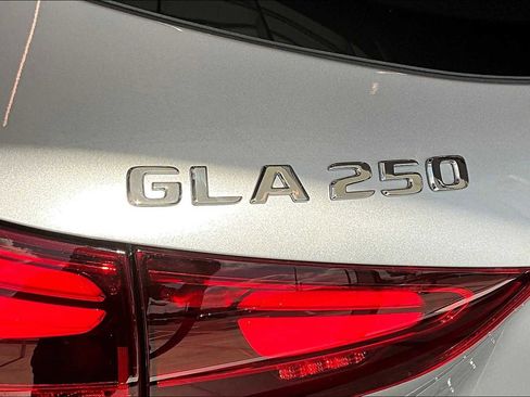 New 2025 Mercedes-Benz GLA 250 4MATIC image 15