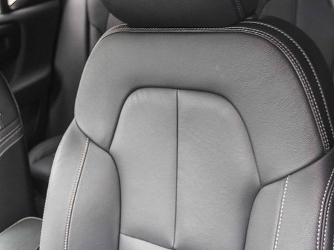 Used 2025 Volvo XC40 B5 Core image 28