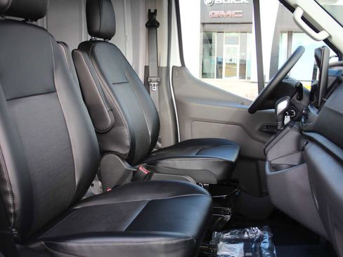 New 2024 Ford Transit 250 148 Medium Roof image 17