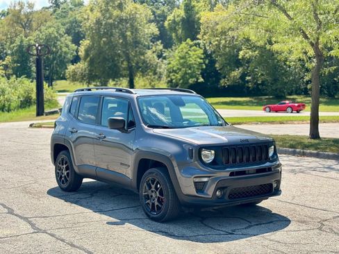 Used 2020 Jeep Renegade Sport w/ Sport Appearance Group AWD/4WD image 3