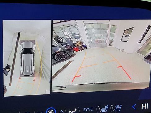 Certified 2024 Chevrolet Traverse RS image 16