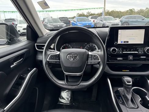 Used 2023 Toyota Highlander XLE image 25