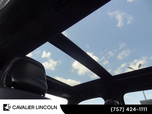 Certified 2024 Lincoln Navigator L 4WD image 9