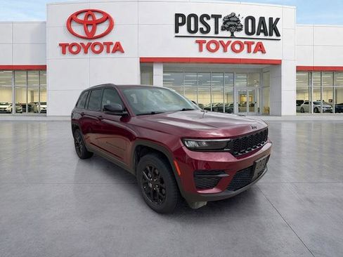 Used 2024 Jeep Grand Cherokee Altitude image 1