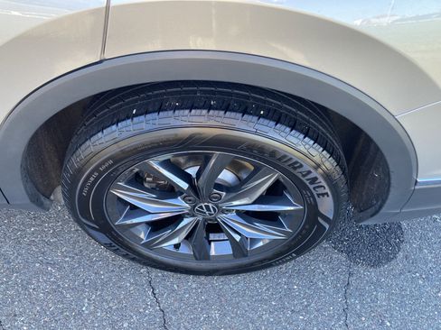 Certified 2024 Volkswagen Tiguan SE image 14