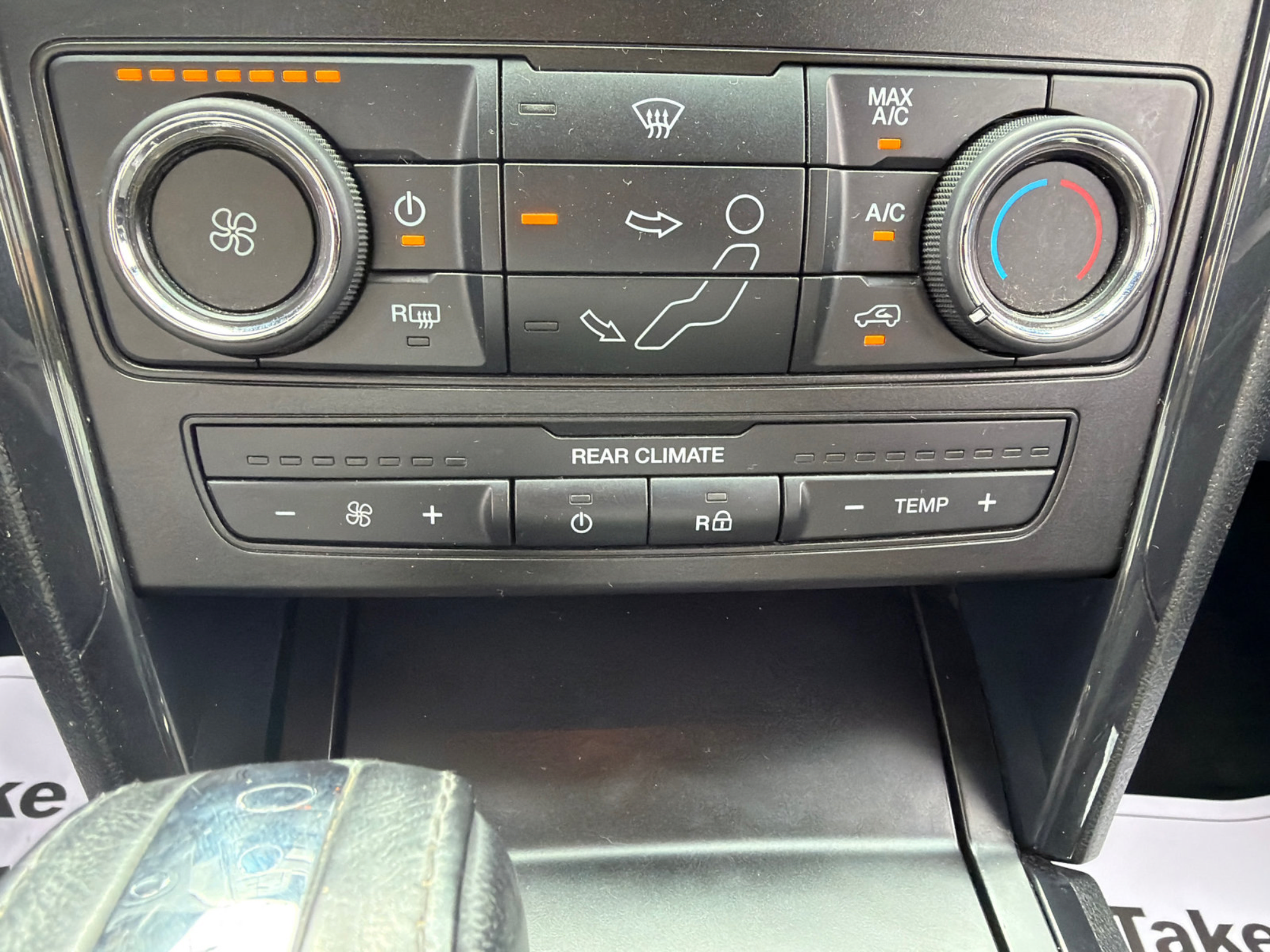 Used 2018 Ford Explorer XLT FWD image 34