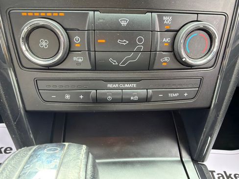 Used 2018 Ford Explorer XLT FWD image 34