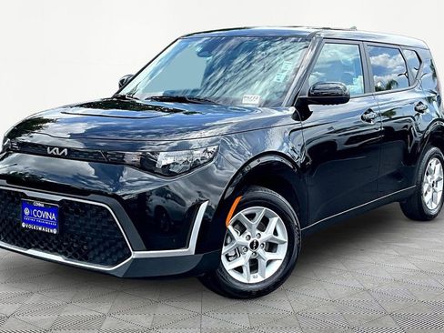 Used 2025 Kia Soul LX w/ LX Technology Package image 3
