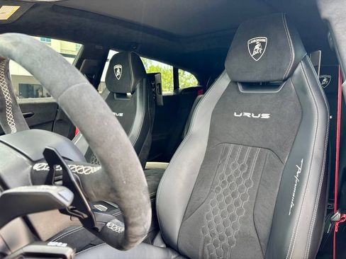 Used 2024 Lamborghini Urus Performante AWD/4WD image 19
