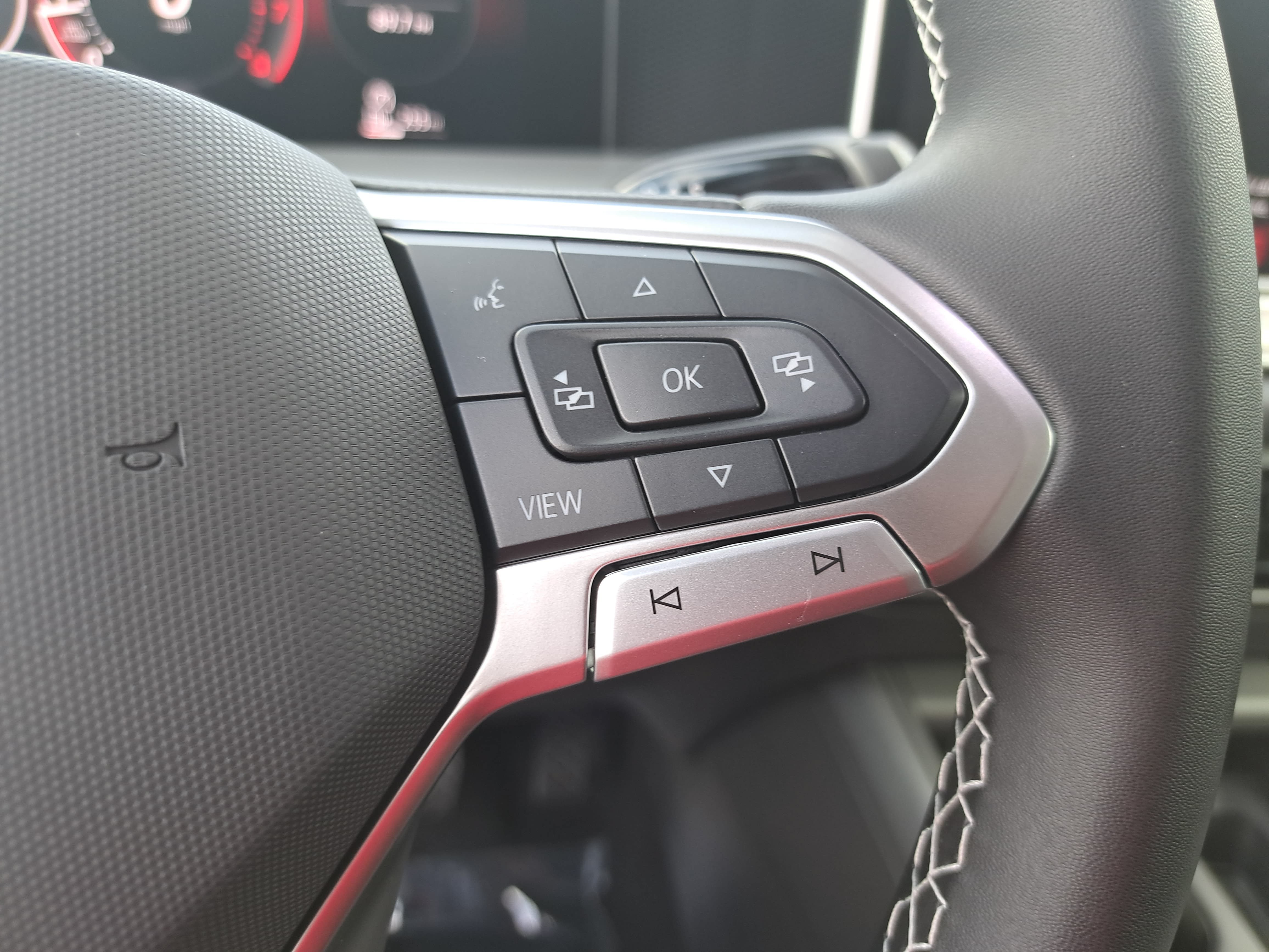 Used 2026 Volkswagen Tiguan SE FWD image 18