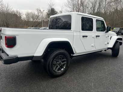 New 2026 Jeep Gladiator Sport
