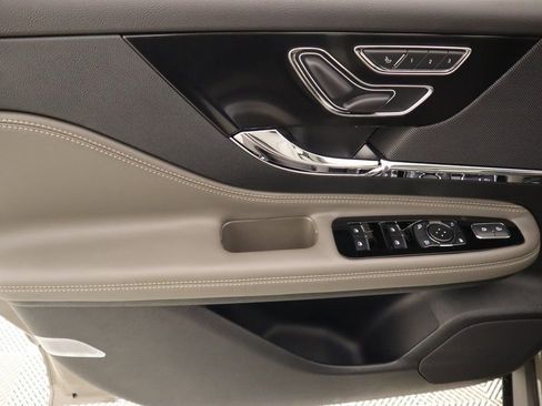 New 2025 Lincoln Corsair Reserve w/ Equipment Group 202A image 17