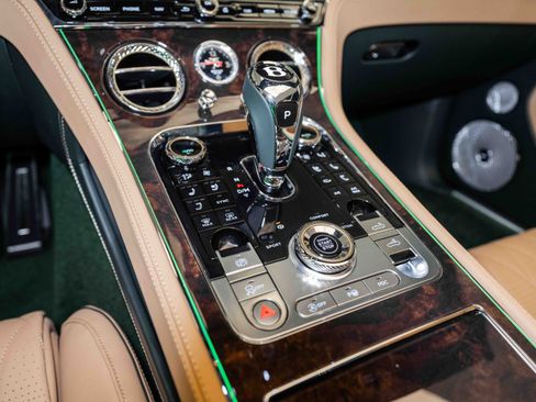 Used 2024 Bentley Continental GT V8 image 32