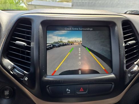 Used 2018 Jeep Cherokee Limited w/ High Altitude Package AWD/4WD image 26
