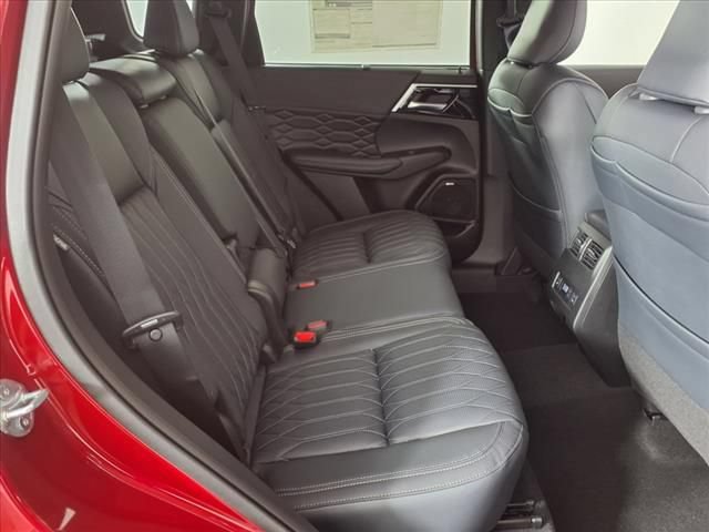 Used 2025 Mitsubishi Outlander SEL FWD image 11