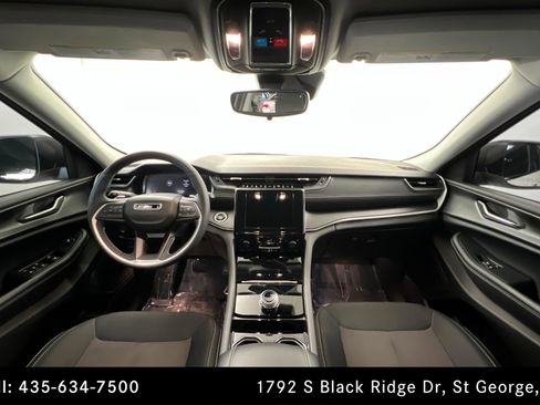 Used 2023 Jeep Grand Cherokee Laredo w/ Luxury Tech Group I image 9